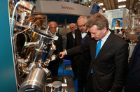 Ministerpräsident besucht Endress+Hauser Stand