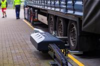Maximal sicheres Be- und Entladen von LKWs dank automatischer Wegfahrsperre