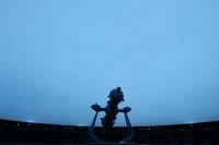 Die Bewegung der Sterne und Newtons Optik