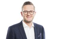 Dennis Okon übernimmt Leitung der Branchen Automotive, Tech & Entertainment
