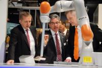 LogiMAT 2016: Smarte Technologien von Swisslog für vollautomatisiertes Leichtgut-Handling