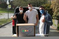 1-2-3.tv spendet 10.000 Atemschutzmasken an Seniorenheime des Bayerischen Roten Kreuz