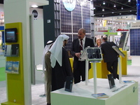 AZUR Solar auch dank internationaler Präsenz weiterhin auf Erfolgskurs