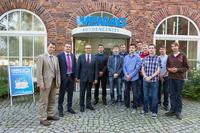 Neun Auszubildende und Studenten gehen ans Netz