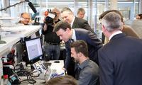 Minister Dr. Nils Schmid zu Besuch bei Elsner Elektronik