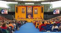 Dalai Lama begeistert Zuhörer in Hamburg