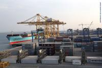 Ferngesteuerter Containerhafen in Indien