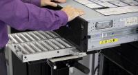 Schwere Server und Switche ganz einfach, präzise und ohne Muskelanstrengung ins Rack gleiten lassen