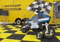 Holländische Studenten planen Erdumrundung mit dem Elektro-Motorrad STORM Pulse auf Dunlop RoadSmart III