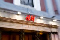 Die Sievert Handel Transporte stattet Geschäfte von H&M aus