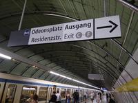 10 U-Bahnhöfe komplett mit dem neuen Buchstaben-Wegeleitsystem der MVG ausgestattet