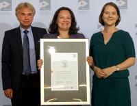 WG: INQA-Urkunde für den iGZ - Bundesarbeitsministerin überreichte Zertifikat an iGZ-Hauptgeschäftsführer
