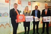 Die "Hessische Energiespar-Aktion" informiert: Eröffnung der Ausstellung "Fassa-dendämmung" der "Hessischen Energiespar-Aktion" im Foyer der VR Bank Hessen-Land eG in Alsfeld