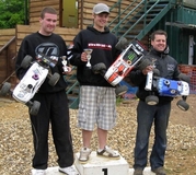 Sieg und TQ für Elliott Boots beim Debüt der VTEC Truggy Reifen in Großbritannien!