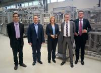 Leichtbau: Strategische Kooperation von Fraunhofer IAP und TH Wildau (FH) | Simone Raatz (MdB) informiert sich über die Fraunhofer-Fachhochschul-Kooperation