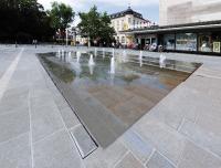 Dezente Rinnen für imposantes Wasserspiel