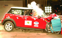Und wieder fünf Sterne für den MINI: ADAC bestätigt Bestnote beim Frontalcrashtest