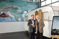 Oldtimer-Schmuckstück bereichert Dethleffs Ausstellungszentrum