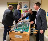 Jugendhilfeeinrichtung in Potsdam freut sich über neuen Tischkicker
