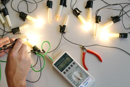 Fire hazard or electric shock: Be careful with old strings of lights - TuV Rheinland - press release