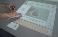 Neues Industrie-Assistenzsystem leitet bei der Montage an