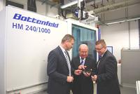 Wittmann Battenfeld-Maschine zum physikalischen Begasen für das Kunststoff-Institut