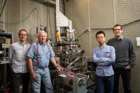 IBM Forscher speichern ein Bit auf atomgroßen Magneten