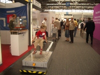 CeMAT 2008 - mit dem E-Knecht kinderleicht mannlos und sicher transportieren