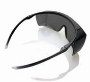 Laserschutzbrille mit neuem Bügelkonzept