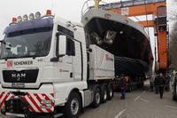 DB Schenker bringt größte Luxusyacht der "boot 2013" in die Düsseldorfer Messehallen