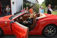 Oben ohne sicher durch Sommer - mit einem Ferrari California von special-cars.de
