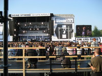 „Deine-Stimme-gegen-Armut“ mit JBL VerTec und Crown