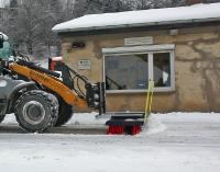 Sauber kehren statt Winterdienst mit dem Räumschild