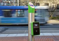 INITs Lösung für elektronisches Fahrgeldmanagement unterstützt als erstes System in Nordamerika ÖPNV-Kundenkarten in der Apple Wallet
