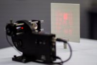 Photonic Professional GT2 druckt diffraktive optische Elemente mit Submikrometergenauigkeit