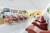 Plasmazentrum unterhält Spender mit 49-Zoll-Screens von LG