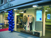 Mehr als ein Modetrend: Digital Signage in den Filialen des Herrenausstatters engbers