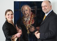 Rektorgalerie der Universität Rostock: junge Künstlerin gewinnt Wettbewerb um Strothotte-Porträt