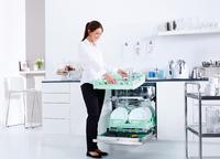 Schnell und hygienisch - professionelle Spülmaschinen mit Frischwassersystem