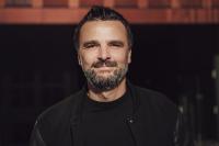 KNSKB+ holt Florentin Hock von Jung von Matt an die Kreativspitze