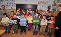 Suzuki unterstützt Weihnachtsgeschenk-Aktion für bedürftige Kinder