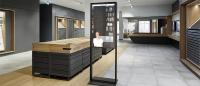 Flexibel einsetzbare Stele für Digital Signage Anwendungen