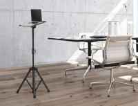 Beamer- & Monitor-Halterung in Form eines Tripods für mobile Zwecke
