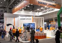 EMO 2017: Besucher aus aller Welt bei Dormer Pramet am Messestand