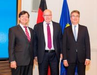 Bundeswirtschaftsminister Peter Altmaier begrüßt Mittelständler im BMWi