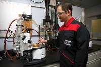 LANXESS bringt neues Schmierstoff-Additiv für Motoröle auf den Markt