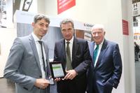 EU-Kommissar Günther Oettinger besucht Mennekes auf Hannover-Messe