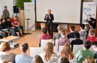 Dialog mit der Jugend: Schüler aus Essen und Ennepetal zu Gast bei Evonik