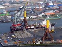 STANISLAV YUDIN lädt letzte Tripods in Bremerhaven
