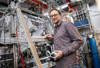 Chemie in Bewegung - Jochen Mikosch erhält 2 Millionen Euro Fördermittel vom Europäischen Forschungsrat (ERC)